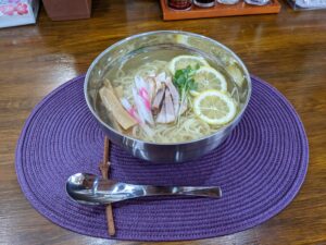 青竹手打ち麵藤谷の夏季限定冷たい塩レモンラーメン