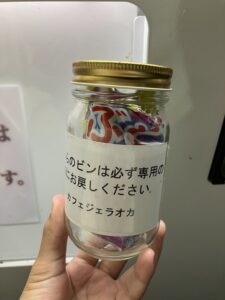 カフェジェラオカの自動販売機で買ったぶどう味のグミ